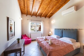 Family House | 3 bedrooms, Egyptian cotton sheets, premium bedding, iron/ironing board -  Villa Pine Forest  (Corfu)