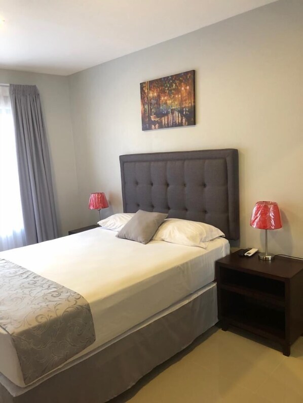 Single Room, 1 Queen Bed, Mountain View
