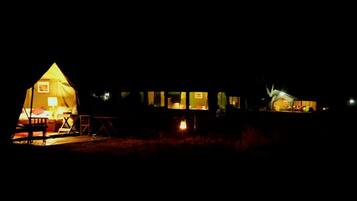 Façade de lâhĂ©bergement - soirĂ©e/nuit