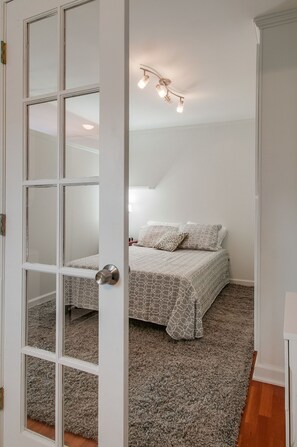 1 chambre, bureau, fer et planche à repasser, Wi-Fi