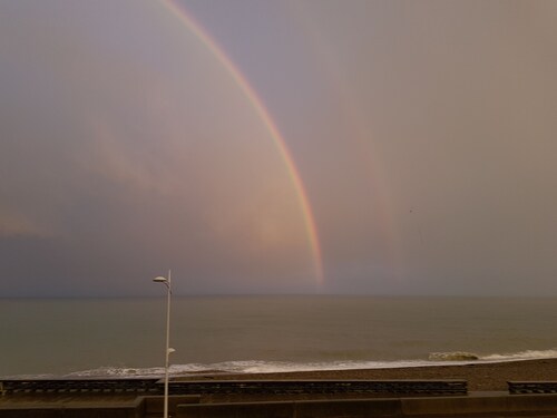 "FACING THE SEA" VEULETTES SUR MER APARTMENT