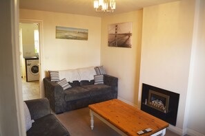 TV - Ingle Mews - Accomadates 1 - 7 people (Beverley)