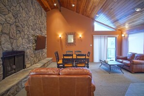 TV, fireplace, stereo