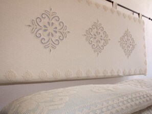 Double Room | Bed sheets - Affittacamere Zia Maria (Posada)