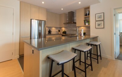 Duet Delight-Beautiful Double Ensuite Condo in James Bay, Wonderful Neighbourhood by Victoria Prime!
