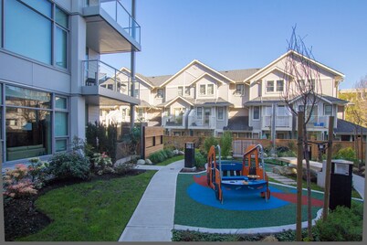 Duet Delight-Beautiful Double Ensuite Condo in James Bay, Wonderful Neighbourhood by Victoria Prime!