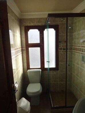 ฝักบัว, ผ้าเช็ดตัว