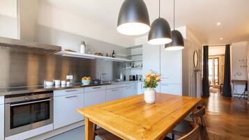 5001. Henri-Mussard Geneva | In-room dining
