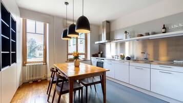 5001. Henri-Mussard Geneva | In-room dining