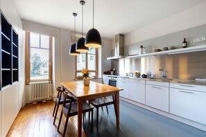 5001. Henri-Mussard Geneva | 房內用餐區