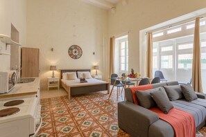 Premium bedding, individually decorated, individually furnished, desk - Historic Valletta Private Houses (Valletta)