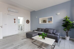 高档床上用品、特色装修、特色家居、办公桌