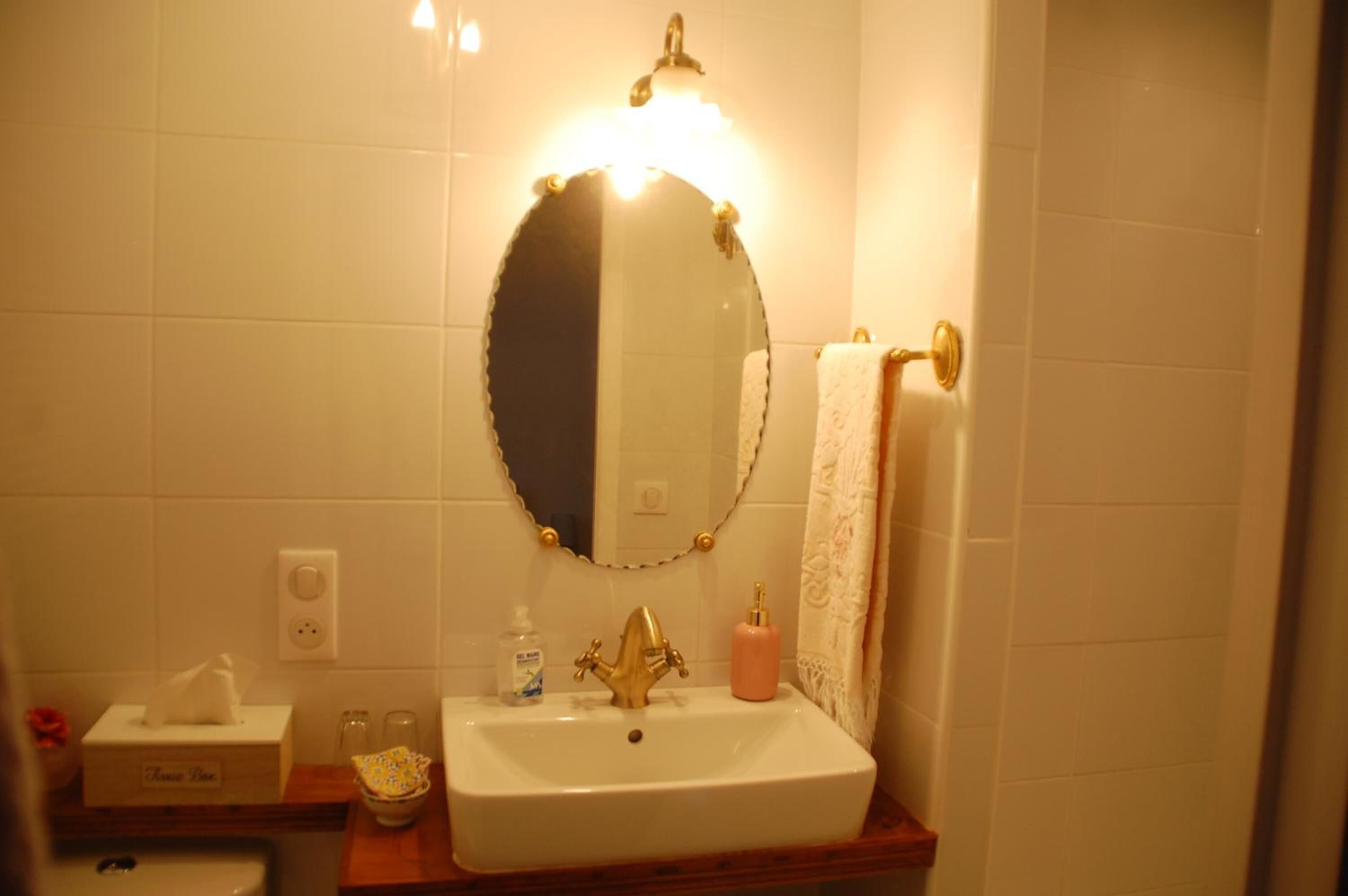 Quarto casal luxo (Blanche) | Banheiro | Chuveiro, produtos de toalete biodegradáveis, secador de cabelo 
