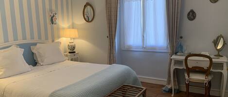 Kamar Double Superior (Bleue) | Seprai premium dan didekorasi berbeda-beda