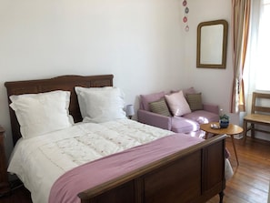 Phòng đôi Deluxe (Blanche) | Bộ đồ giường cao cấp, trang trí khác biệt 