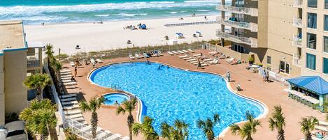 Una piscina techada, una piscina climatizada