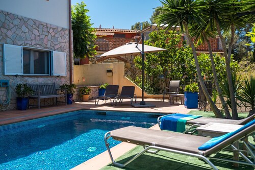 Villa Vuelta , spacious house with private pool