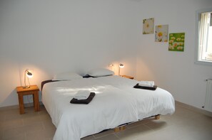 4 bedrooms, iron/ironing board, free WiFi