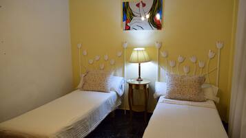 3 dormitorios, escritorio, tabla de planchar con plancha y wifi