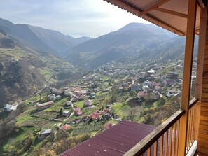 Deluxe Room, Balcony, Mountain View | Soundproofing, free WiFi, bed sheets - Seyirtepe Butik Otel (Maçka)