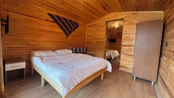 Deluxe Room, Balcony, Mountain View