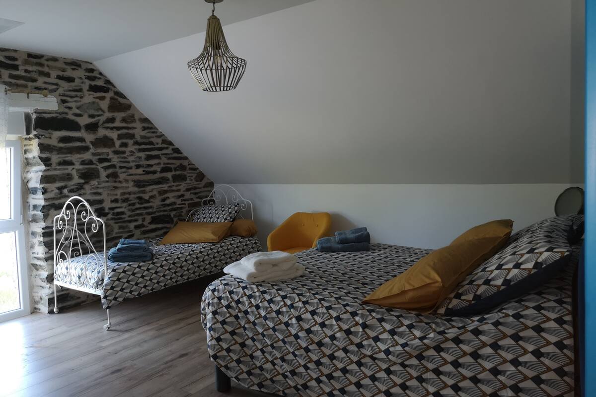 Chambre Triple Familiale, salle de bains privée (Bleuet) | Wi-Fi