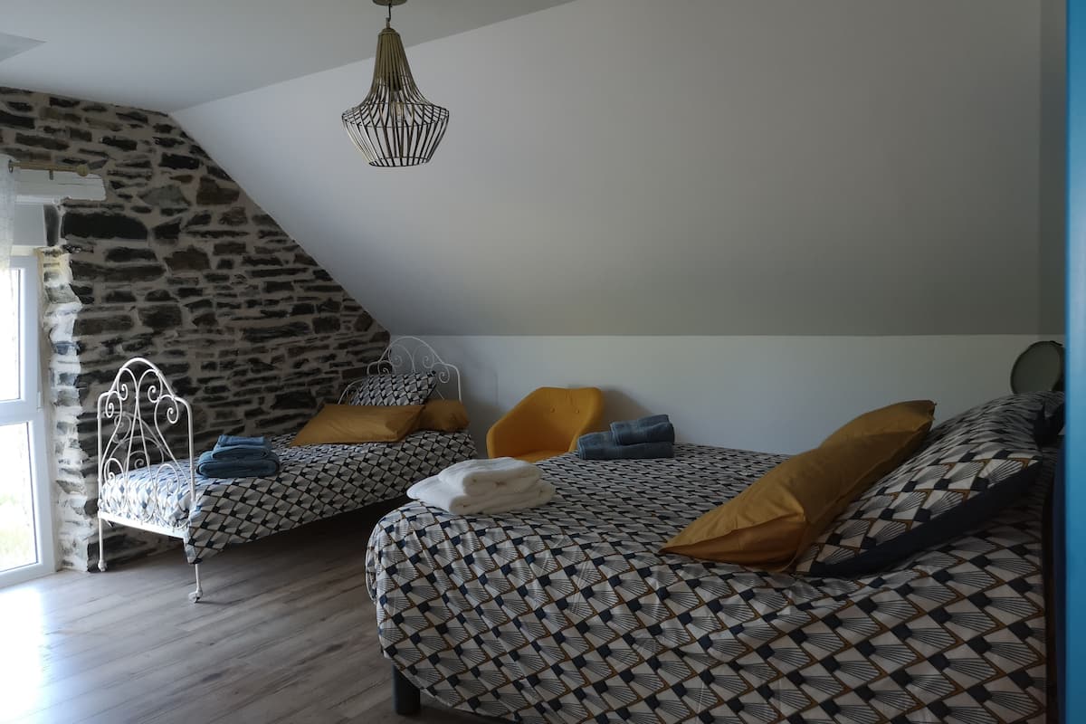 Family Triple Room, Private Bathroom (Bleuet) | 1 bilik tidur, Wi-fi