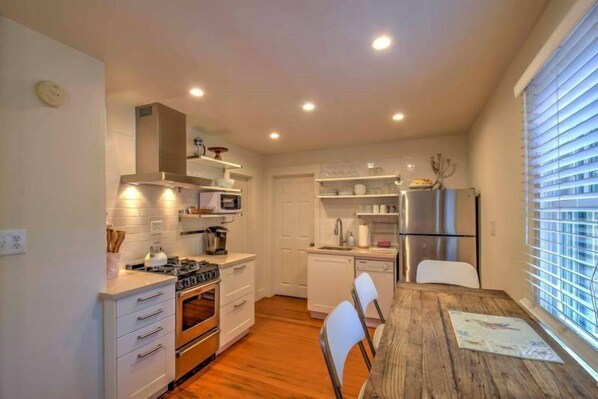 獨棟房屋 (1519_NTejon) | 私人廚房 | 電冰箱、微波爐、爐台、洗碗機