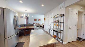 House (9428_Tranquil) | 4 bedrooms, desk, iron/ironing board, free WiFi