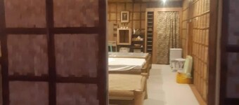 Honorable, Sports bar and guesthouse