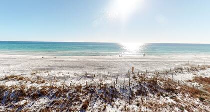 Newly-Remodeled Villa with Stunning Views and Free WiFi - Right on the Beach
