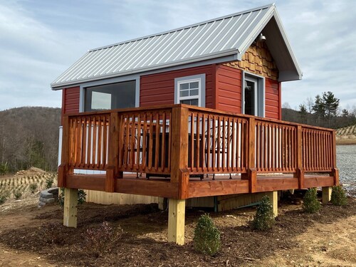 Näkymä kahdelle: pieni talo suurella näkymällä