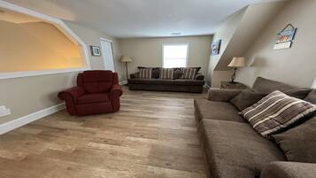 Condo (WW242 East Hand Avenue, 2nd Floor) | Exterior