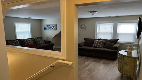 Ww242 East Hand Avenue, 2nd Floor