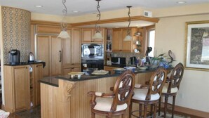 Condo | Private kitchen