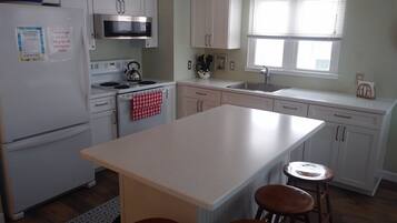 Condo | Private kitchen | Fridge, microwave, dishwasher, coffee/tea maker