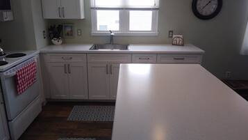 Condo | Bếp riêng | Tủ lạnh, lò vi sóng, máy rửa bát, dụng cụ pha cà phê/trà