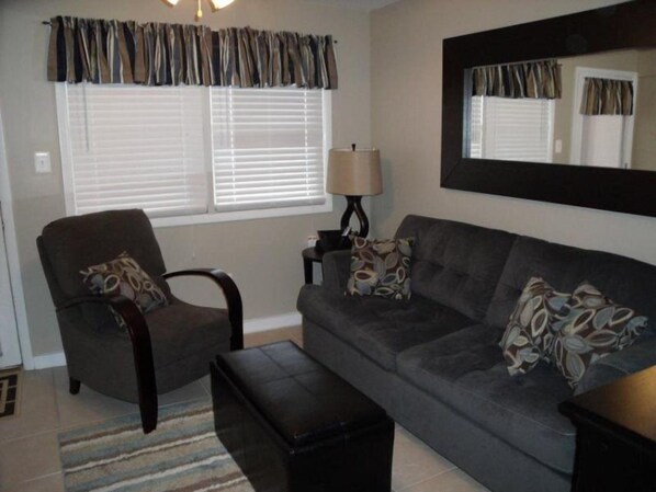 Condo | Living room | Flat-screen TV, DVD player - Wc8401 Atlantic Ave-200 (Wildwood Crest)