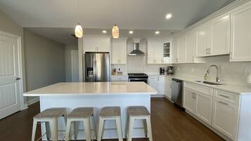 House | Private kitchen | Oven, kitchen islands