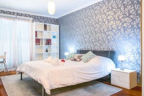 3 Schlafzimmer, Schreibtisch, schallisolierte Zimmer