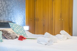 3 Schlafzimmer, Schreibtisch, schallisolierte Zimmer