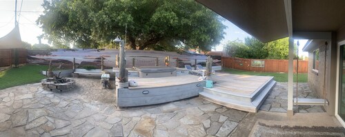 2 Bed ,2 bath private home with hotub & fire pit FortWorth,TCU,Stockyards,Rodeo 