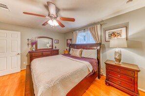 2 bedrooms, iron/ironing board, free WiFi, bed sheets