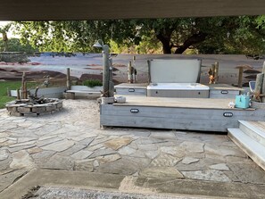 Terrace/patio - 2 Bed ,2 bath private home with hotub & fire pit FortWorth,TCU,Stockyards,Rodeo  (Benbrook)