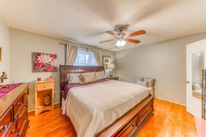 2 bedrooms, iron/ironing board, free WiFi, bed sheets - 2 Bed ,2 bath private home with hotub & fire pit FortWorth,TCU,Stockyards,Rodeo  (Benbrook)