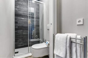 Shower, hair dryer, towels - Sweett | Duomo View VI (Milano)