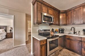 Condo, 1 Bedroom | Private kitchen