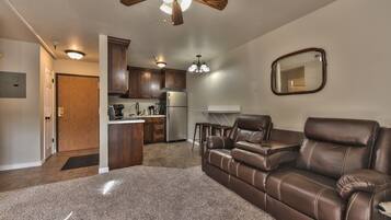 Condo, 1 Bedroom | Living area
