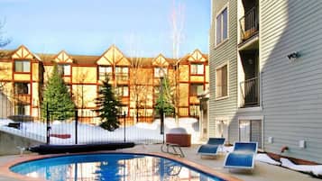 Kolam renang outdoor