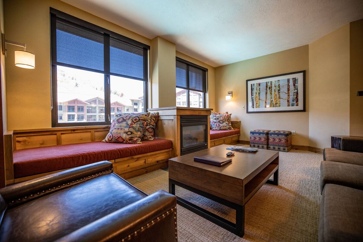 Condo, 1 Bedroom | Living room